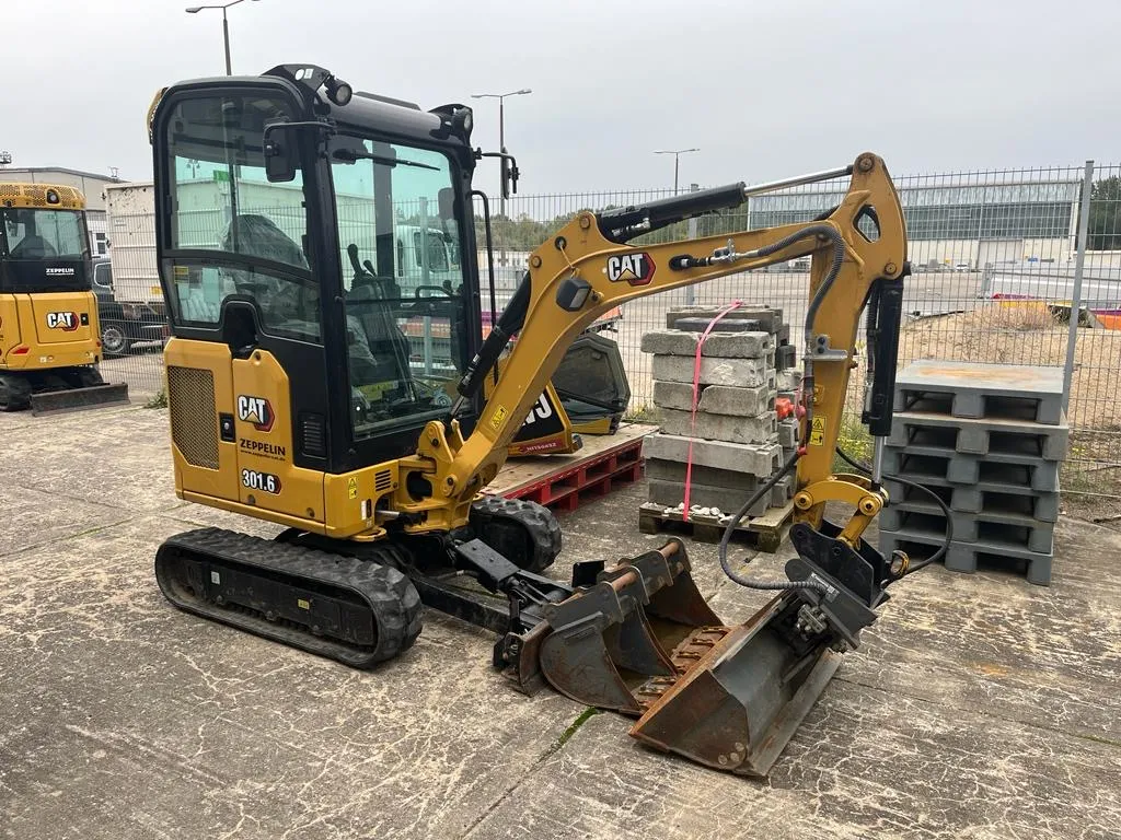 CAT Minibagger 301.6 von MZ Dienstleistungen