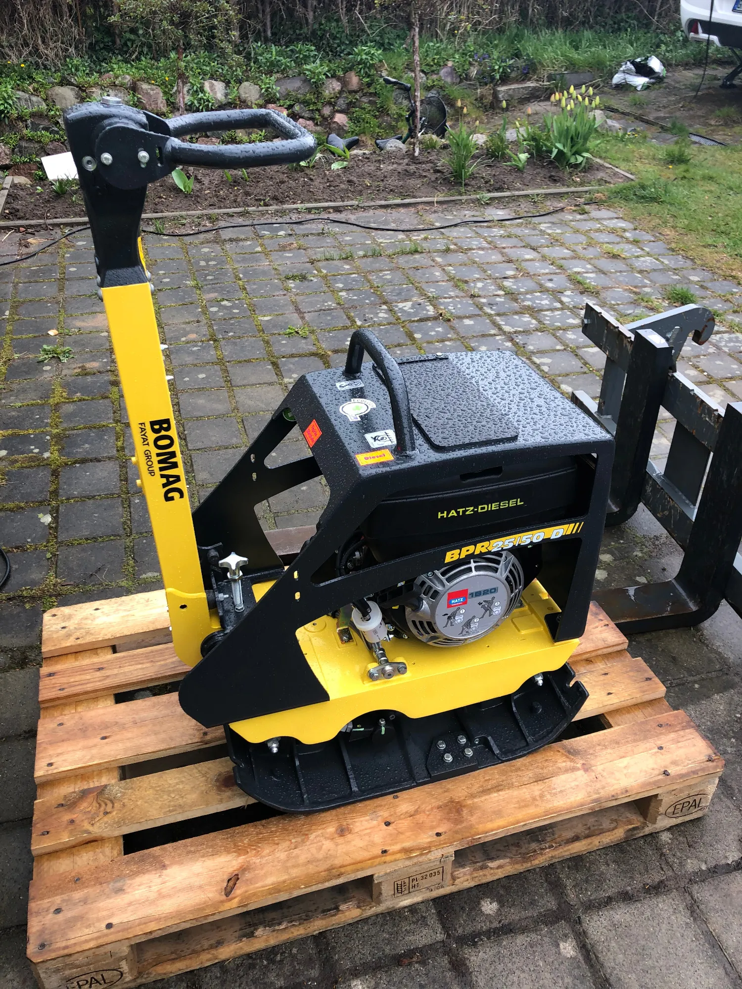 BOMAG Vibrationsplatte von MZ Dienstleistungen